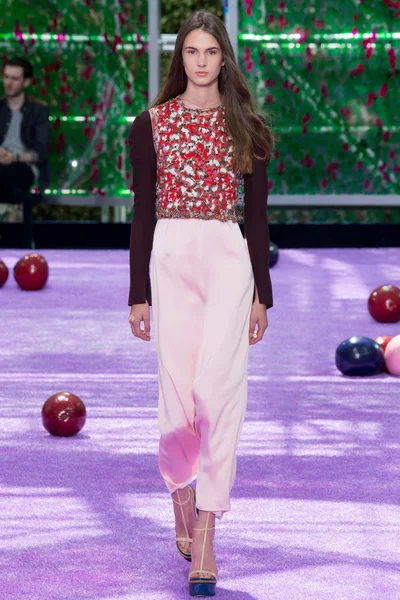 Look 32